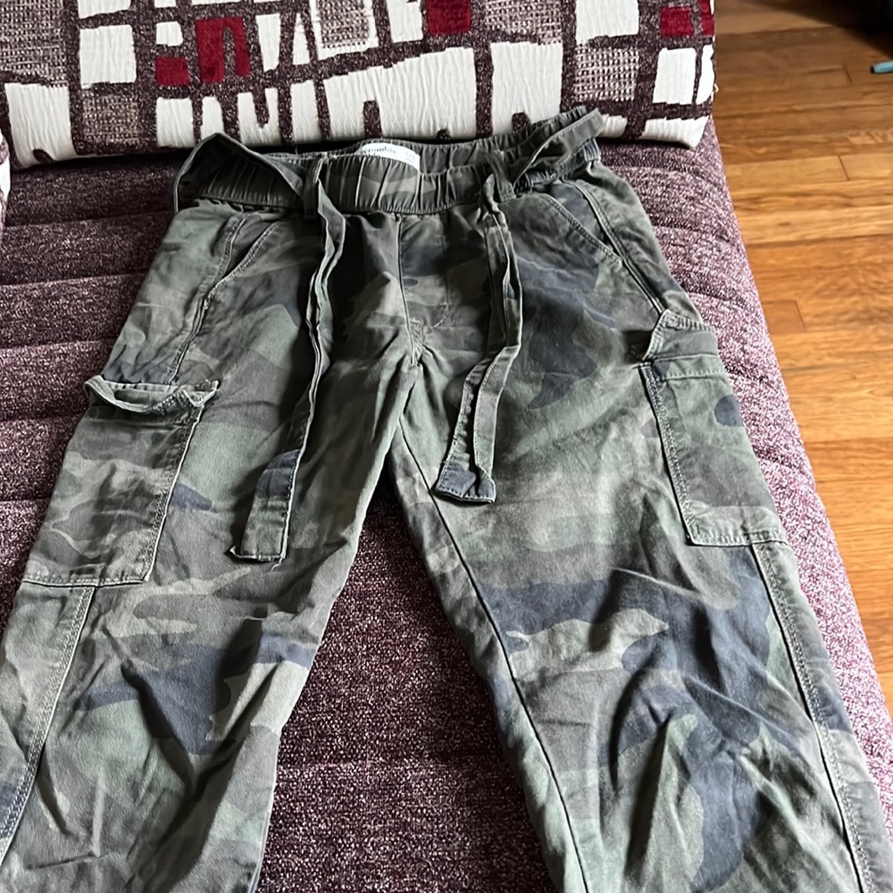 Abercrombie kids camouflage capris. Size 7/8. Smoke free and pet free home
